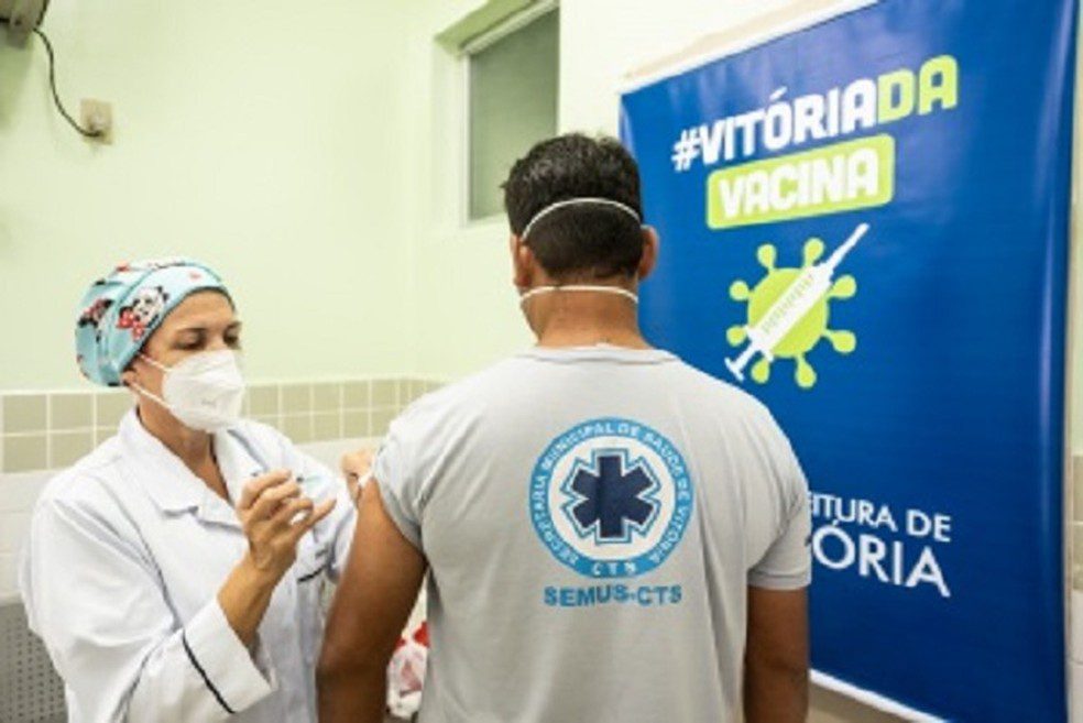 Imunização: Vitória abre agendamento para segunda dose e reforço em idosos