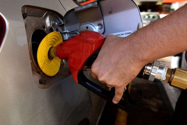Comum ou aditivada: entenda a diferença entre os tipos de gasolina e os benefícios para o seu veículo