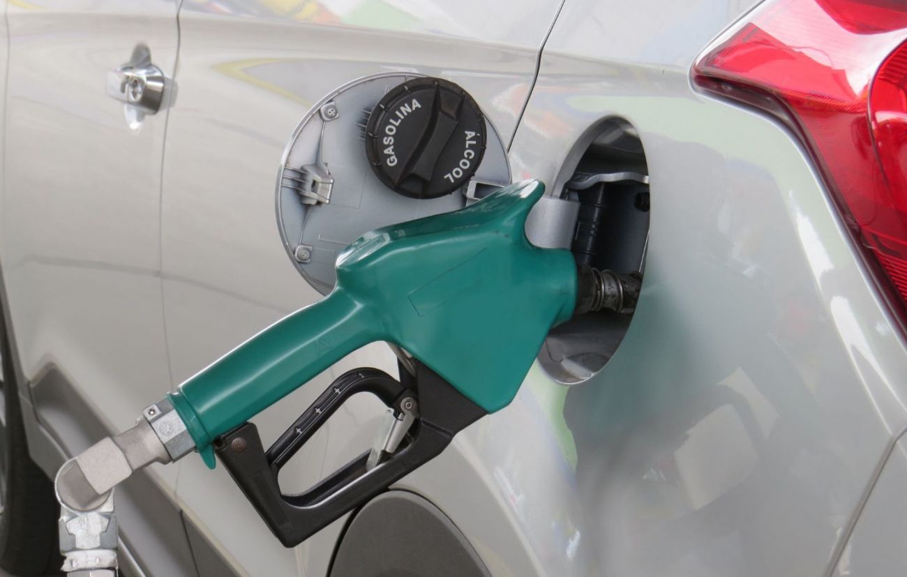 Postos brasileiros registram baixa no preço da gasolina e do etanol
