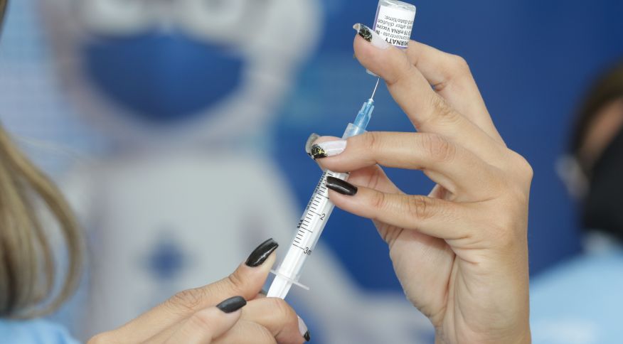 Ministério da Saúde recomenda aplicação de quarta dose de vacina contra covid-19 para adolescentes imunossuprimidos