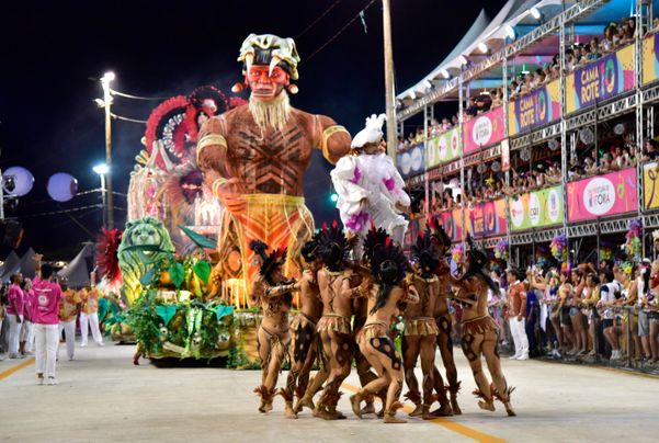 Vitória não terá blocos carnavalescos durante o feriadão, desfiles de escolas de samba devem acontecer em abril