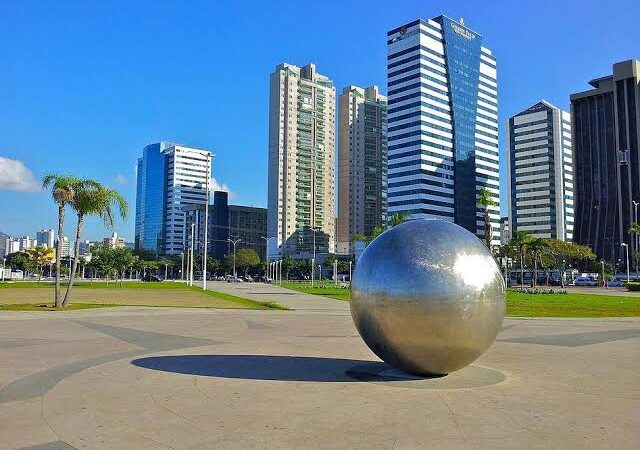 Verão mais animado com shows e gastronomia na Praça do Papa