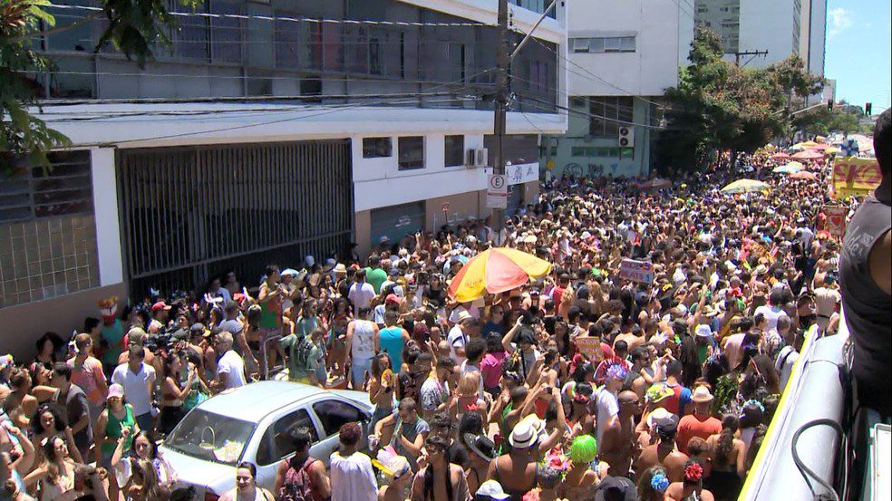 Em Vitória carnaval de rua e vendedores ambulantes são proibidos por um mês