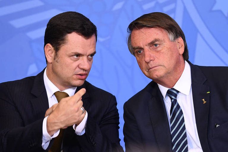 Minuta de decreto de Torres prevê comissão com Bolsonaro