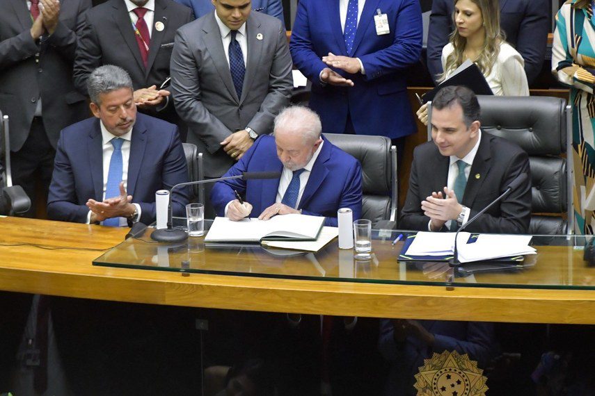 Lula e Alckmin são empossados na Presidência da República, no Senado