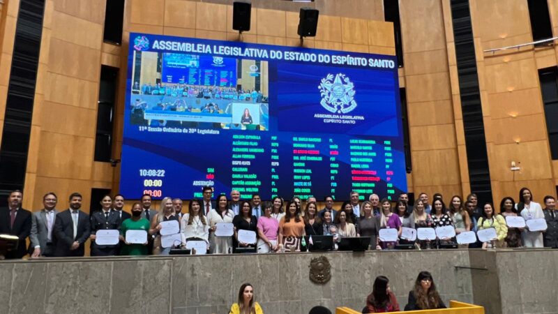 Presidente da Assembleia Legislativa homenageia mulheres em Sessão Ordinária