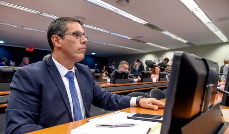 Senado aprova PL de Amaro Neto que garante tratamento da fibromialgia no SUS