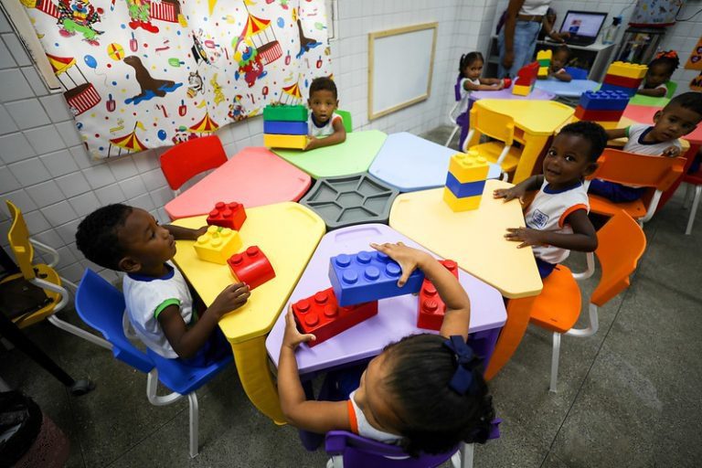 Seminário debate o Sistema Nacional de Educação