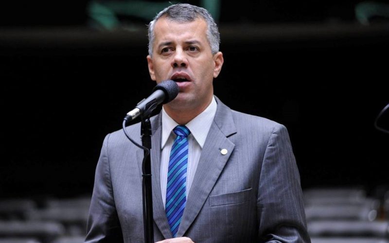 Evair de Melo se destaca como o único parlamentar capixaba em duas comissões de inquérito no Congresso