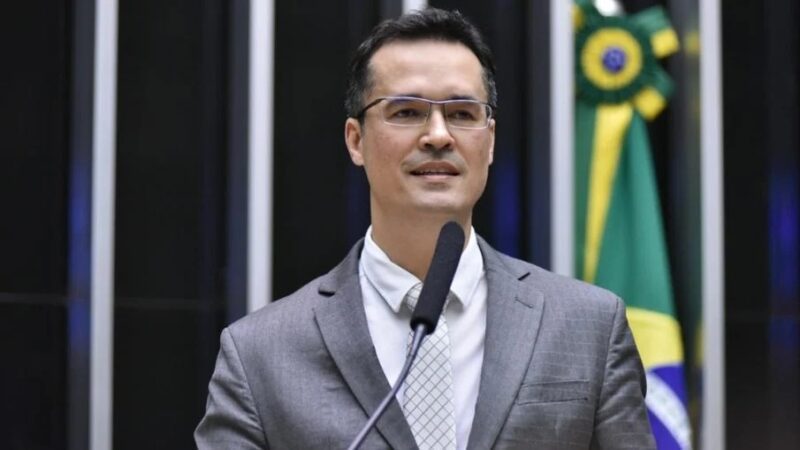 Após a cassação, Dallagnol denuncia: “A vitória do sistema corrupto” enquanto a “Mesa Diretora se rende” a um “ministro delatado”