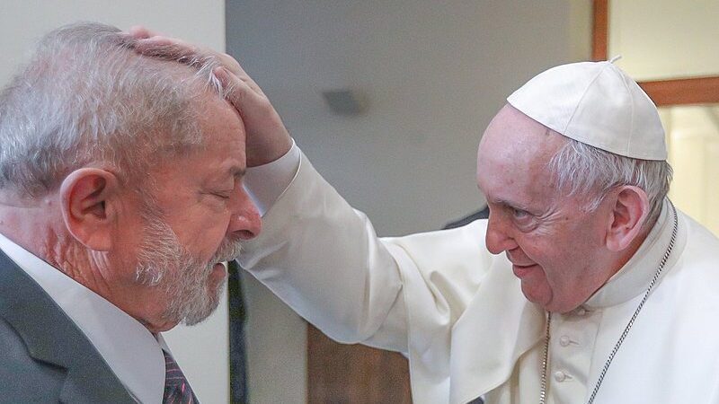 Presidente Luiz Inácio Lula da Silva e papa Francisco se encontram no Vaticano