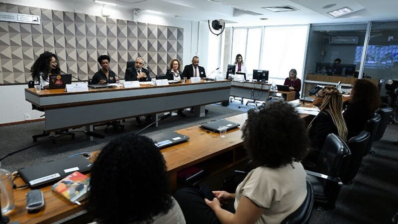 Ensino de história negra não é cumprido, dizem debatedores