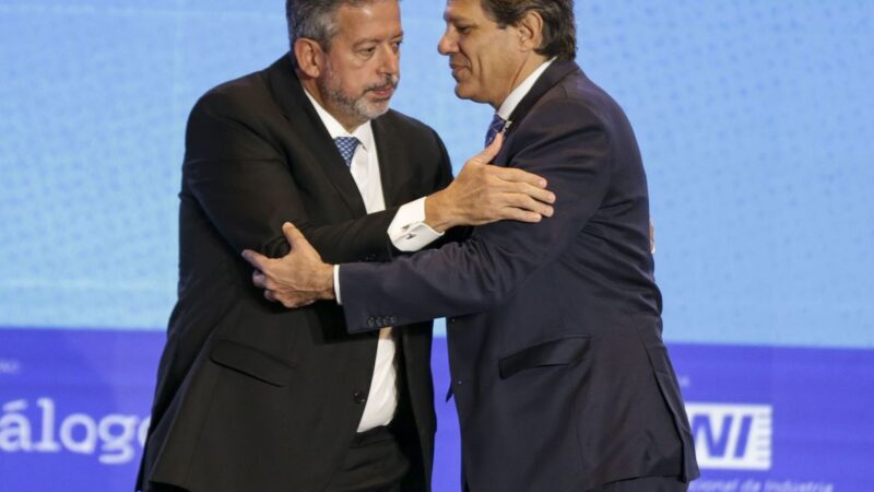 Haddad diz aguardar reunião de líderes para aparar arestas com Câmara