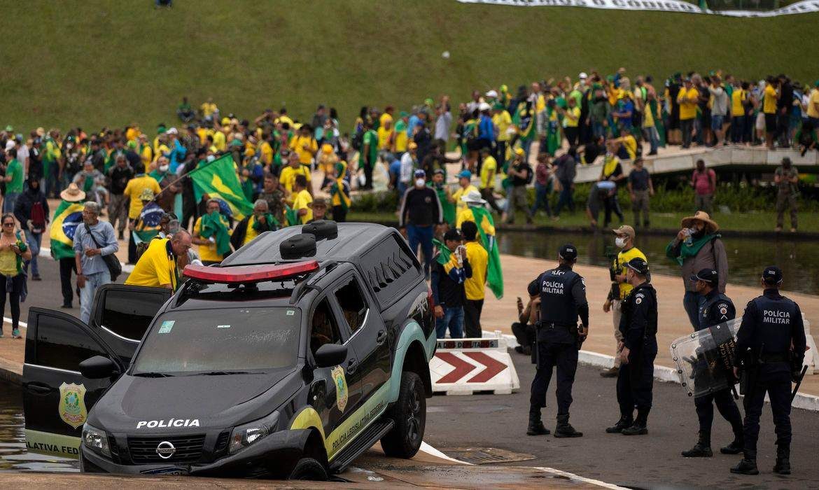 STF Condena a Prisão de mais 3 Bolsonaristas do 8 de Janeiro com Penas de até 17 Anos