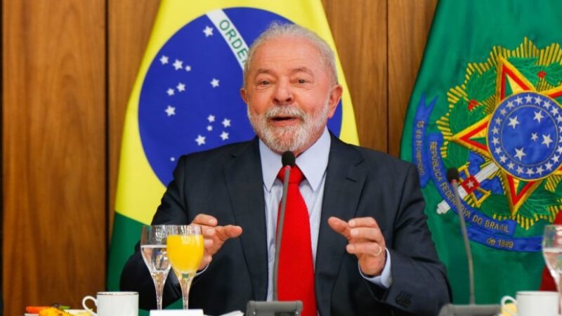 Presidente eleito do Equador recebe os parabéns de Lula e a promessa de aprofundar laços entre os países