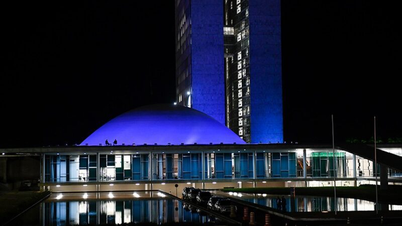 Iluminação Especial: Azul e Roxo para Refletir sobre Prematuridade, Diabetes e Pneumonia