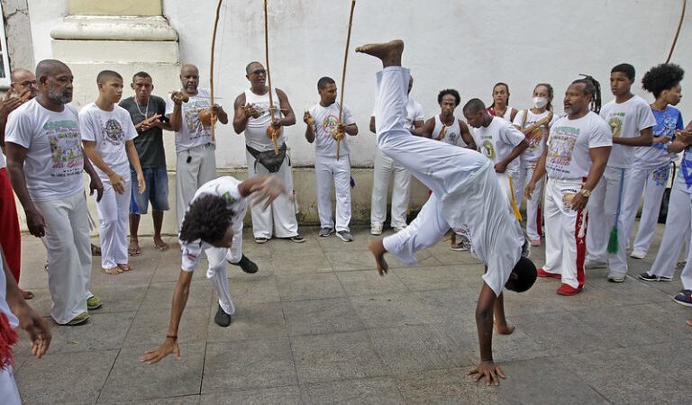 Comissão discute ensino da história afro-brasileira e indígena nas escolas