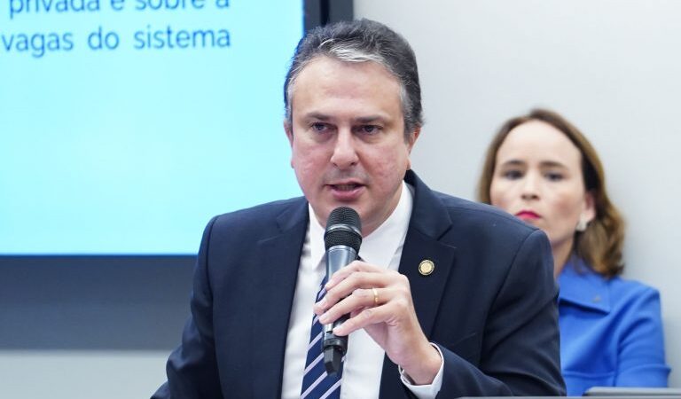 Três Comissões da Câmara Convocam o Ministro da Educação para Audiência Hoje