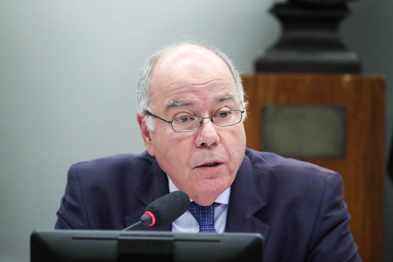Ministro das Relações Exteriores vai esclarecer posicionamentos do Brasil em audiência na Câmara