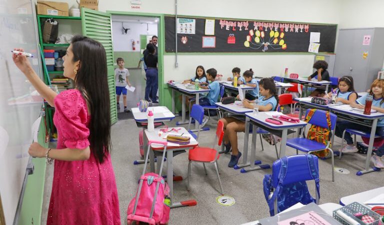 Comissão de Educação debate programa de iniciação à docência