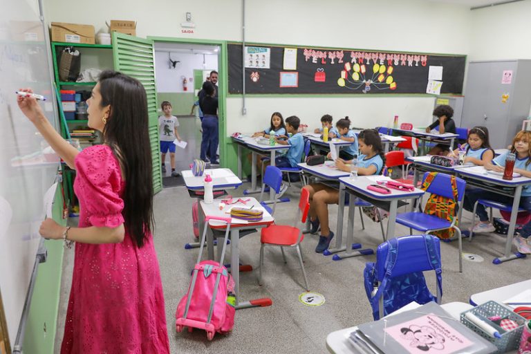 Comissão de Educação debate programa de iniciação à docência