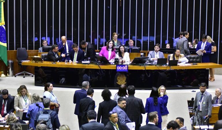 Deputados rejeitam urgência para participação de presidente do TCU em conselho da ONU