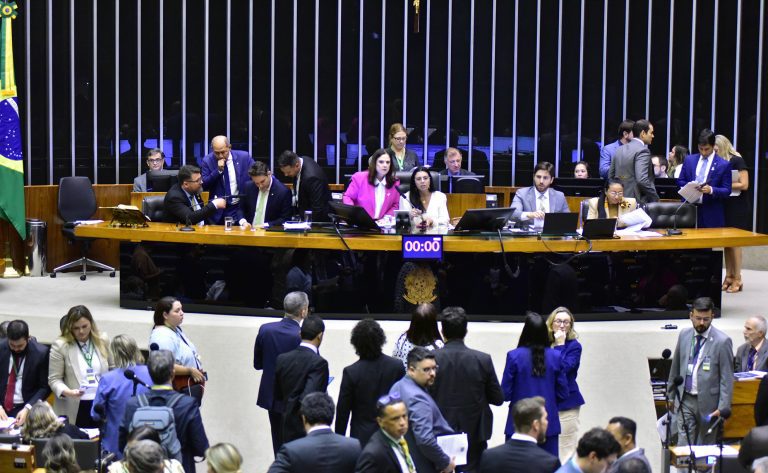Deputados rejeitam urgência para participação de presidente do TCU em conselho da ONU