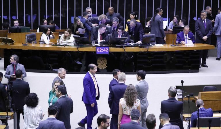 Congresso aprova Orçamento de 2024; redução do Fundo Eleitoral é rejeitada