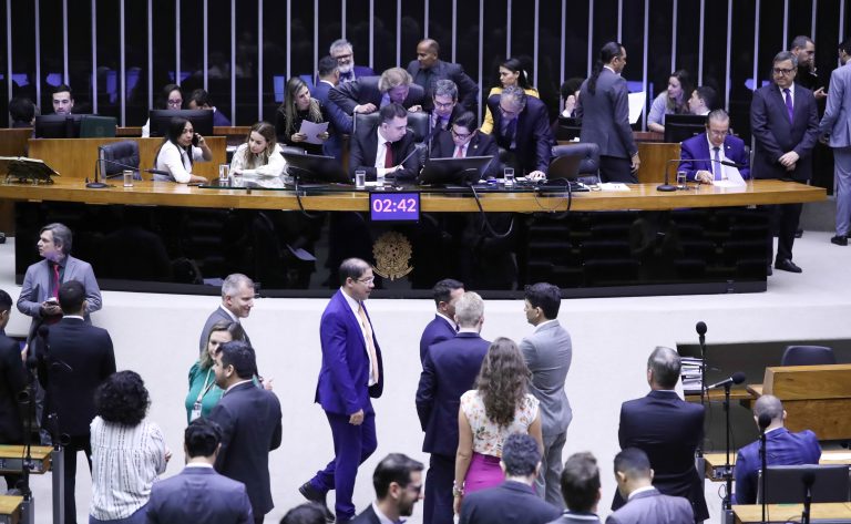 Congresso aprova Orçamento de 2024; redução do Fundo Eleitoral é rejeitada