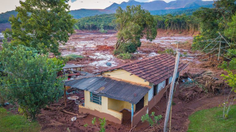 Sancionada lei que evita a interrupção do Bolsa Família para indenizados por desastres com barragens