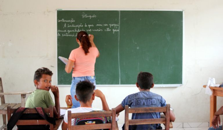 Entra em vigor lei que prevê alternância entre aulas práticas e teóricas para alunos da zona rural