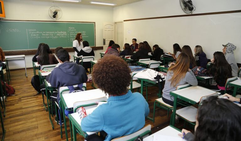 Sancionada lei que cria incentivo financeiro ao estudante do ensino médio