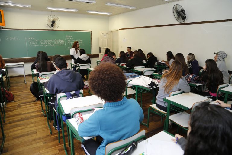 Sancionada lei que cria incentivo financeiro ao estudante do ensino médio