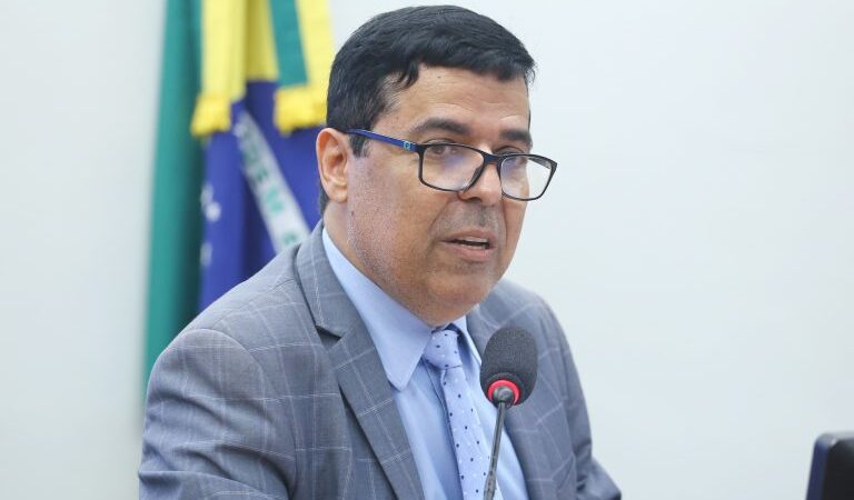 Projeto permite deduzir anuidade paga a conselho profissional do Imposto de Renda