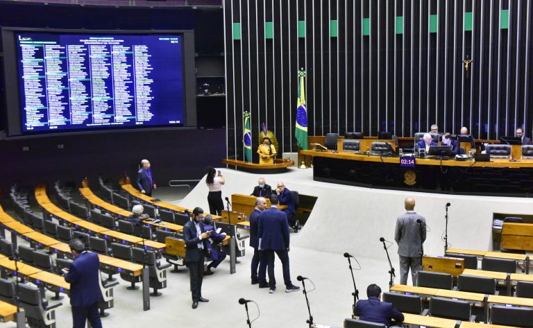 Câmara aprova urgência para projetos sobre incentivo fiscal ao Nordeste e regularização de tributos  Fonte: Agência Câmara de Notícias