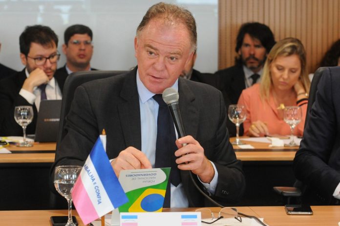 Enchentes são tema de discussão em Brasília para o governador Casagrande, que se reúne com governadores e bancada
