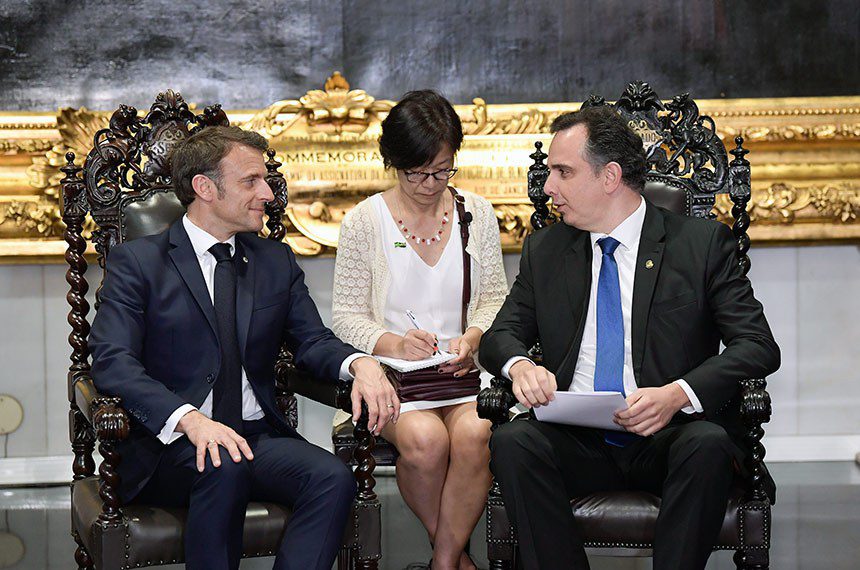 Temas como democracia e meio ambiente em pauta na conversa entre Pacheco e Macron
