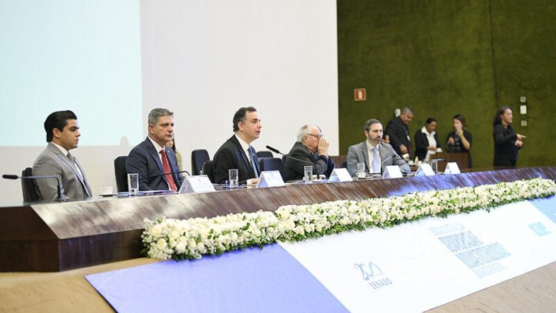 Manuel Castells e Pacheco abrem seminário sobre democracia e novas tecnologias