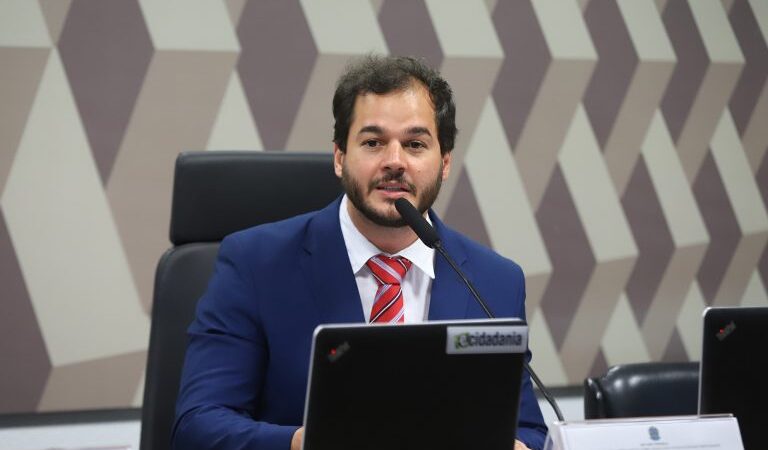 Deputado Túlio Gadêlha é eleito presidente da Comissão Mista sobre Migrações
