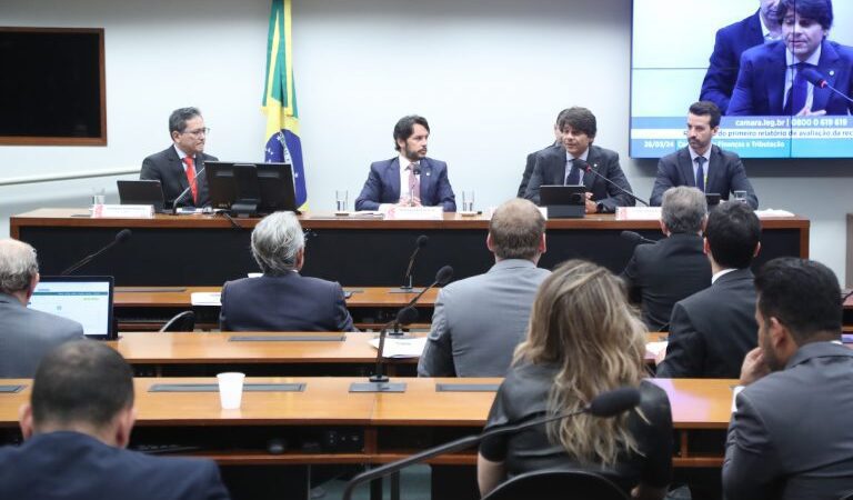 Governo busca apoio para propostas destinadas a impulsionar receitas e atingir equilíbrio financeiro até o final do ano