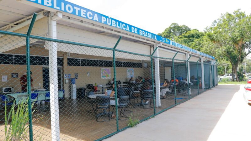 Biblioteca Braille Dorina Nowill, em Taguatinga, recebe visita de estudantes