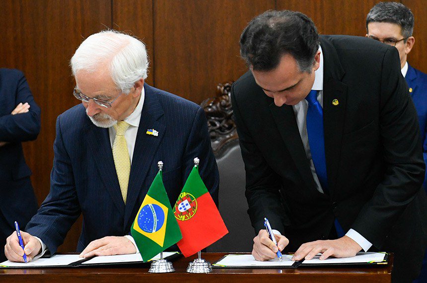 Acordo assinado pelo Senado para promoção da língua portuguesa