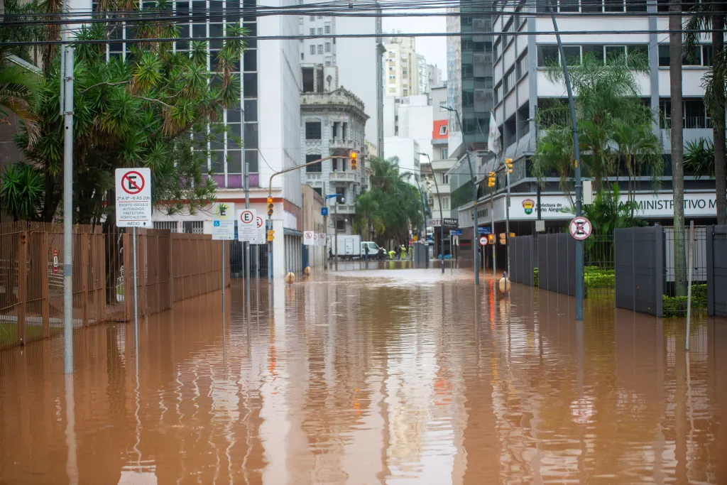 Apoio às Vítimas das Enchentes no RS: Governo Federal Fornece Dispositivos para Purificar 1 Milhão de Litros de Água Diariamente