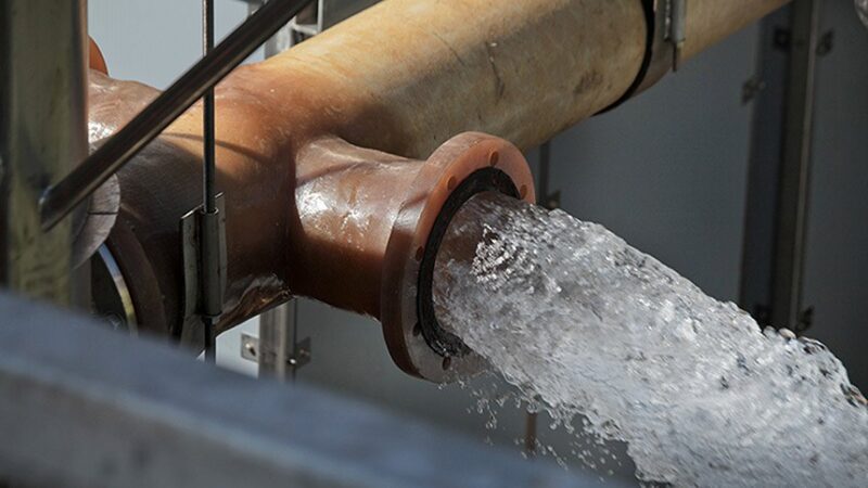 Nova lei assegura tarifa social de água e esgoto para famílias de baixa renda