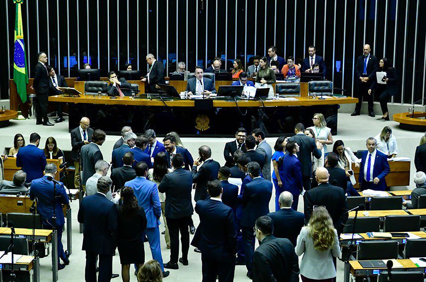 Congresso analisa crédito facilitado aos atingidos pelas enchentes no RS