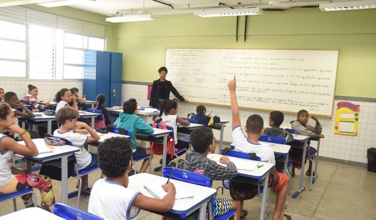 Comissão debate isenção do Imposto de Renda para professores da educação básica e superior