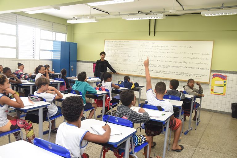 Comissão debate isenção do Imposto de Renda para professores da educação básica e superior