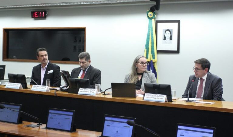 Debatedores divergem sobre efeitos da reforma tributária na compra de veículo por pessoa com deficiência