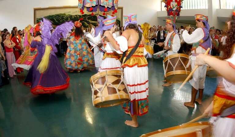 Nova lei cria o Dia Nacional do Maracatu