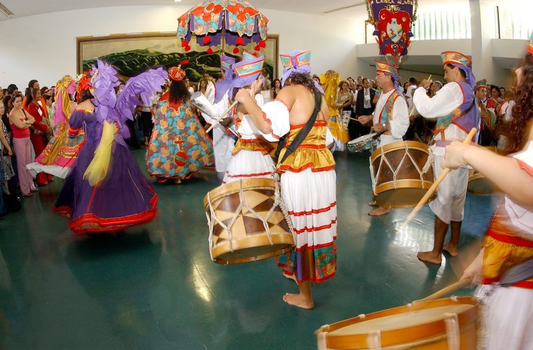 Nova lei cria o Dia Nacional do Maracatu